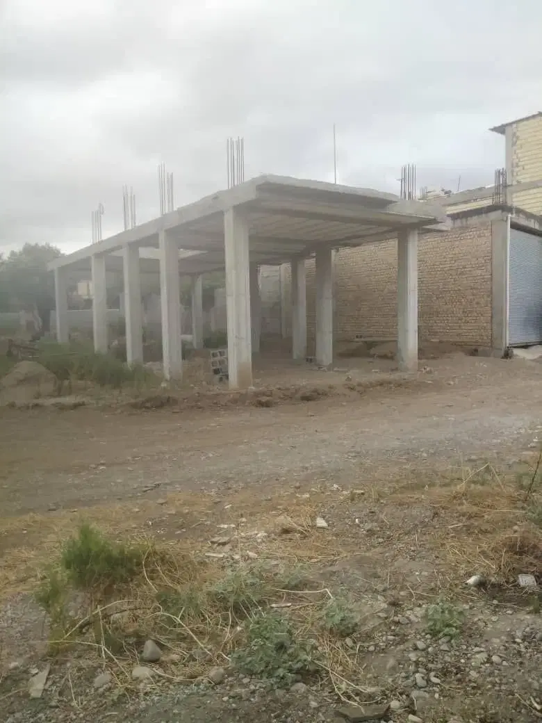 زمین با سازه در شمال