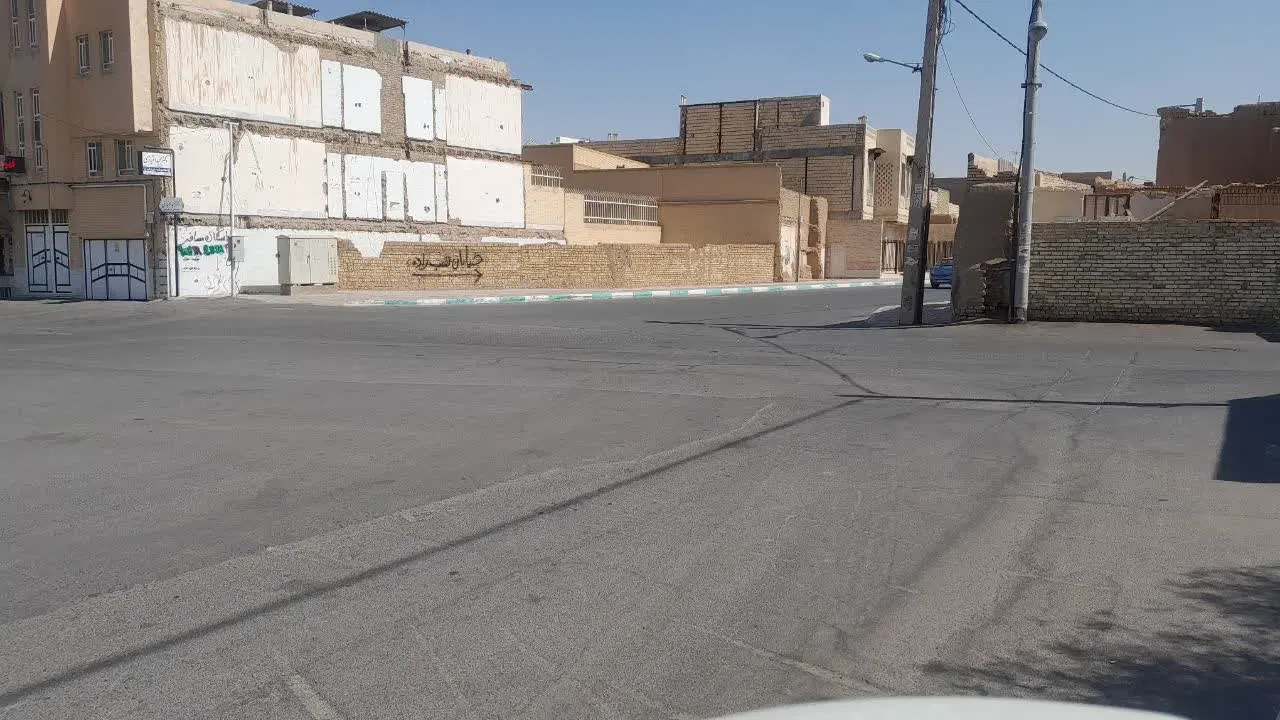 زمین ۷۵ متری