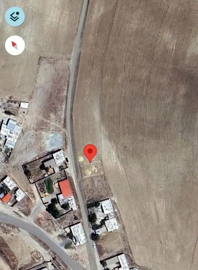زمین به متراژ ۳۰۰ متر