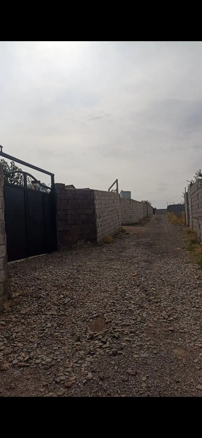 ۷۰۰ متر زمین حصار شده در اسپیران