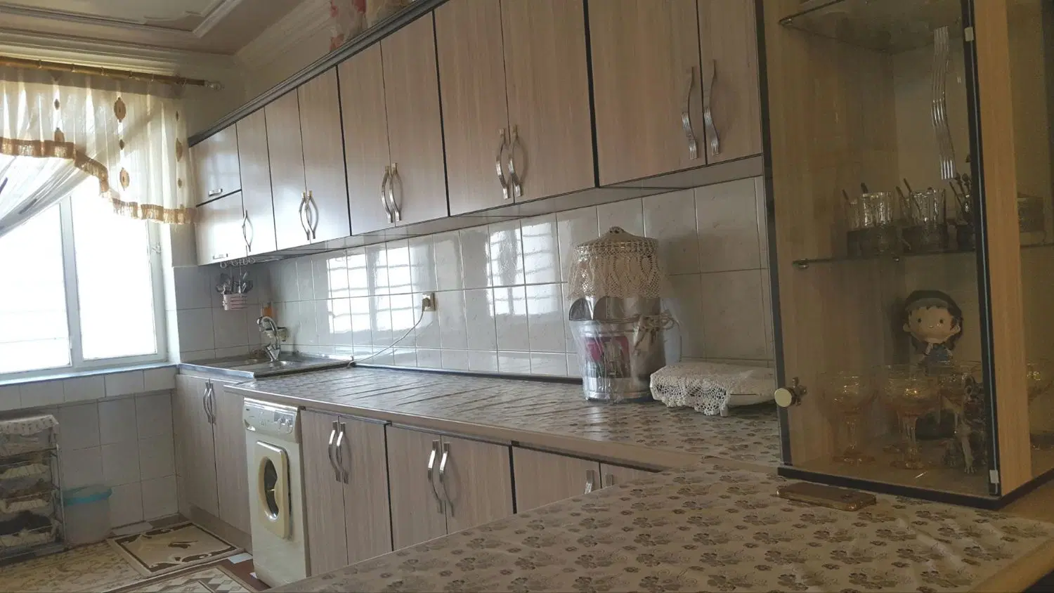 ساختمان واقع در ایثار  خ فرخی