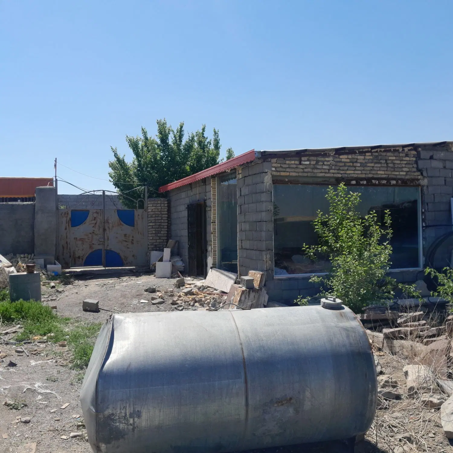 زمین باغی