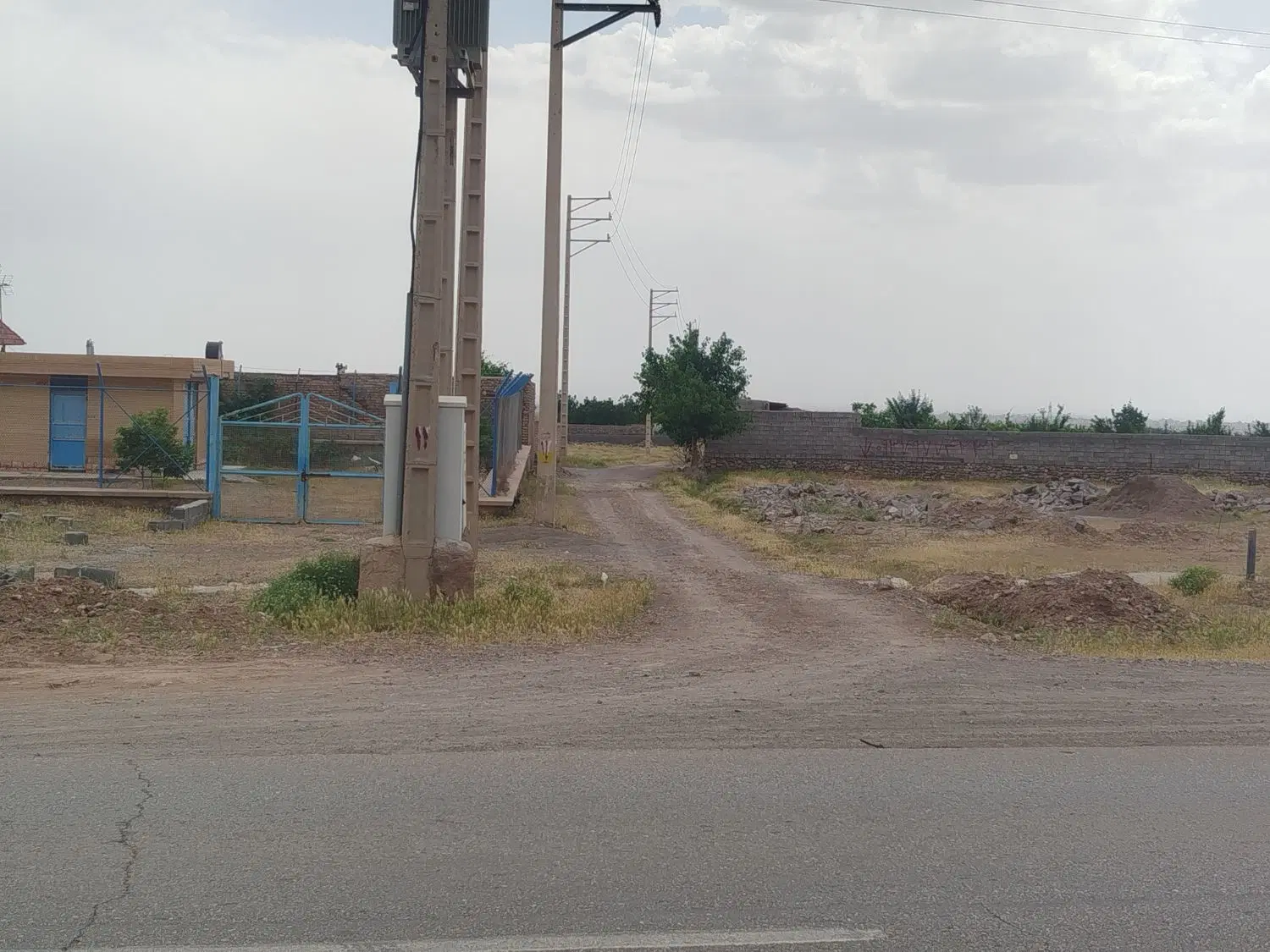 زمین باغی