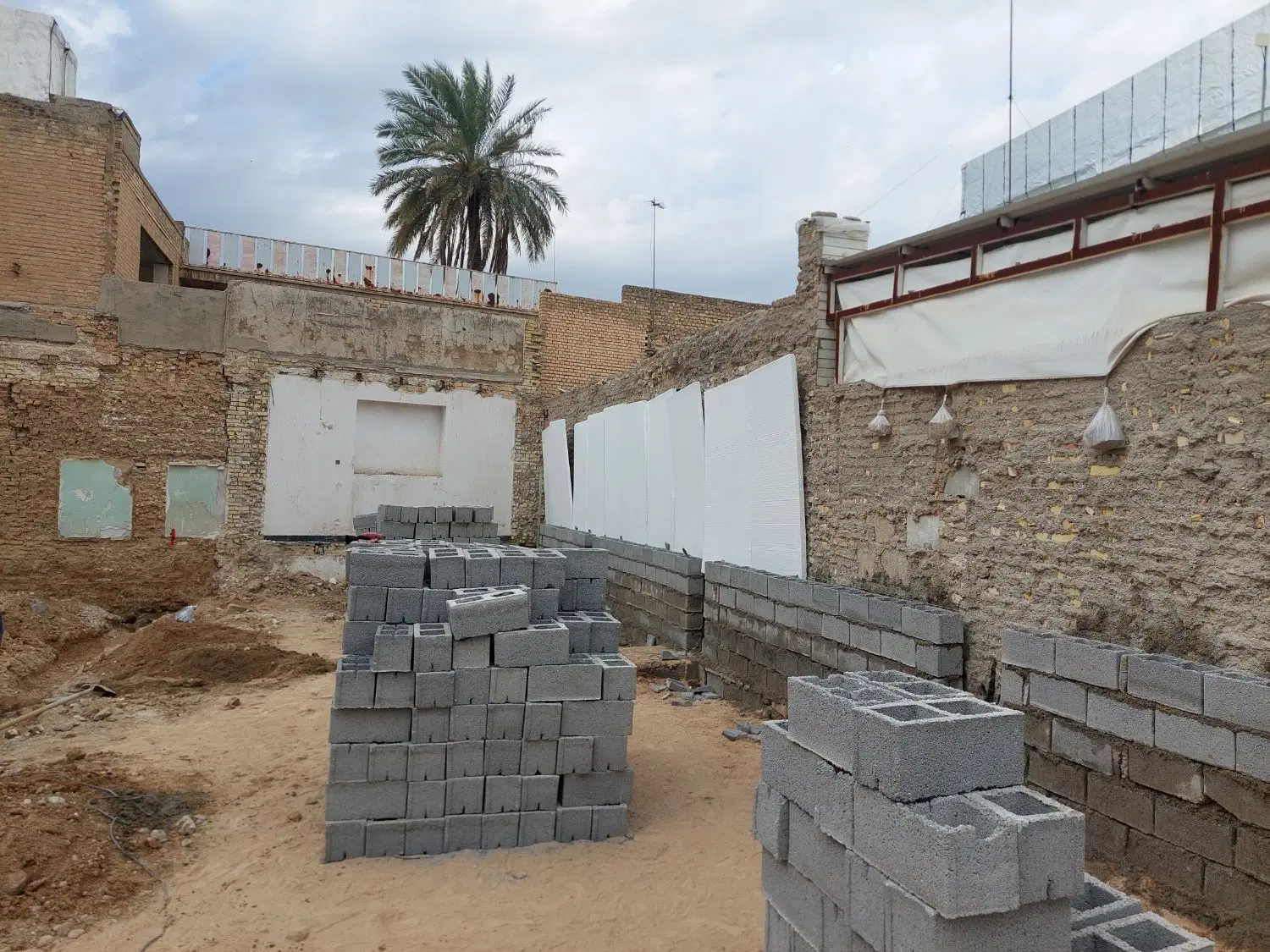زمین تجاری مسکونی با مجوز ۴ طبقه میدان شهرداری