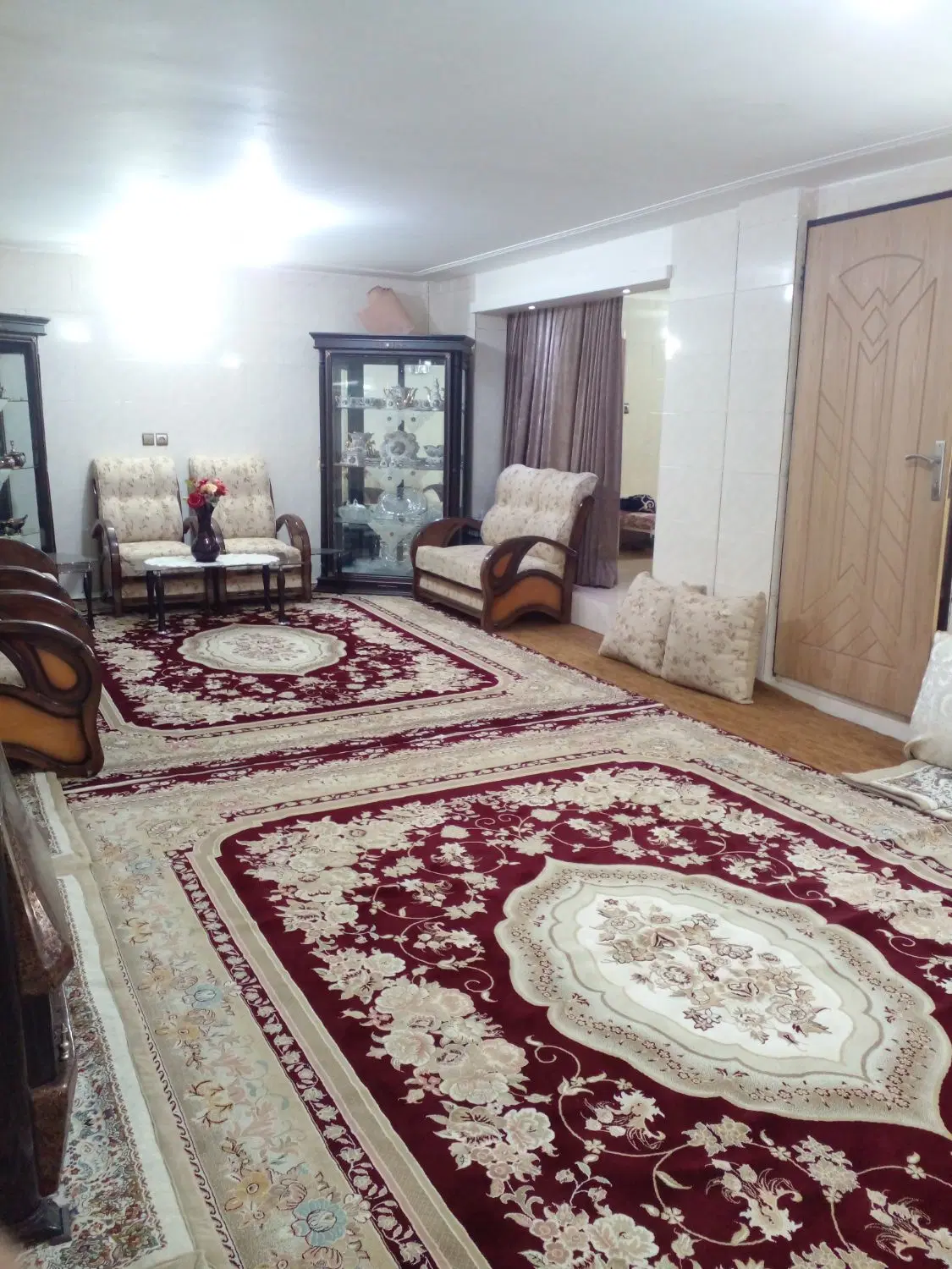 منزل۰ ویلایی دربه حیاط