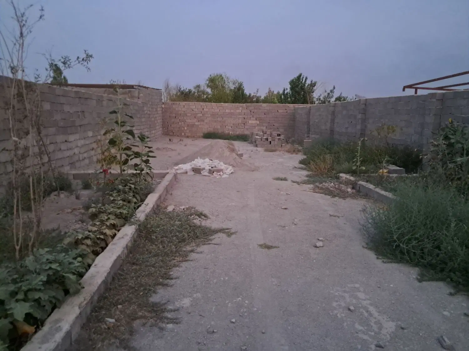۴۲۰متر باغچه ۴ دیواری با مجوز واقع در شهریار