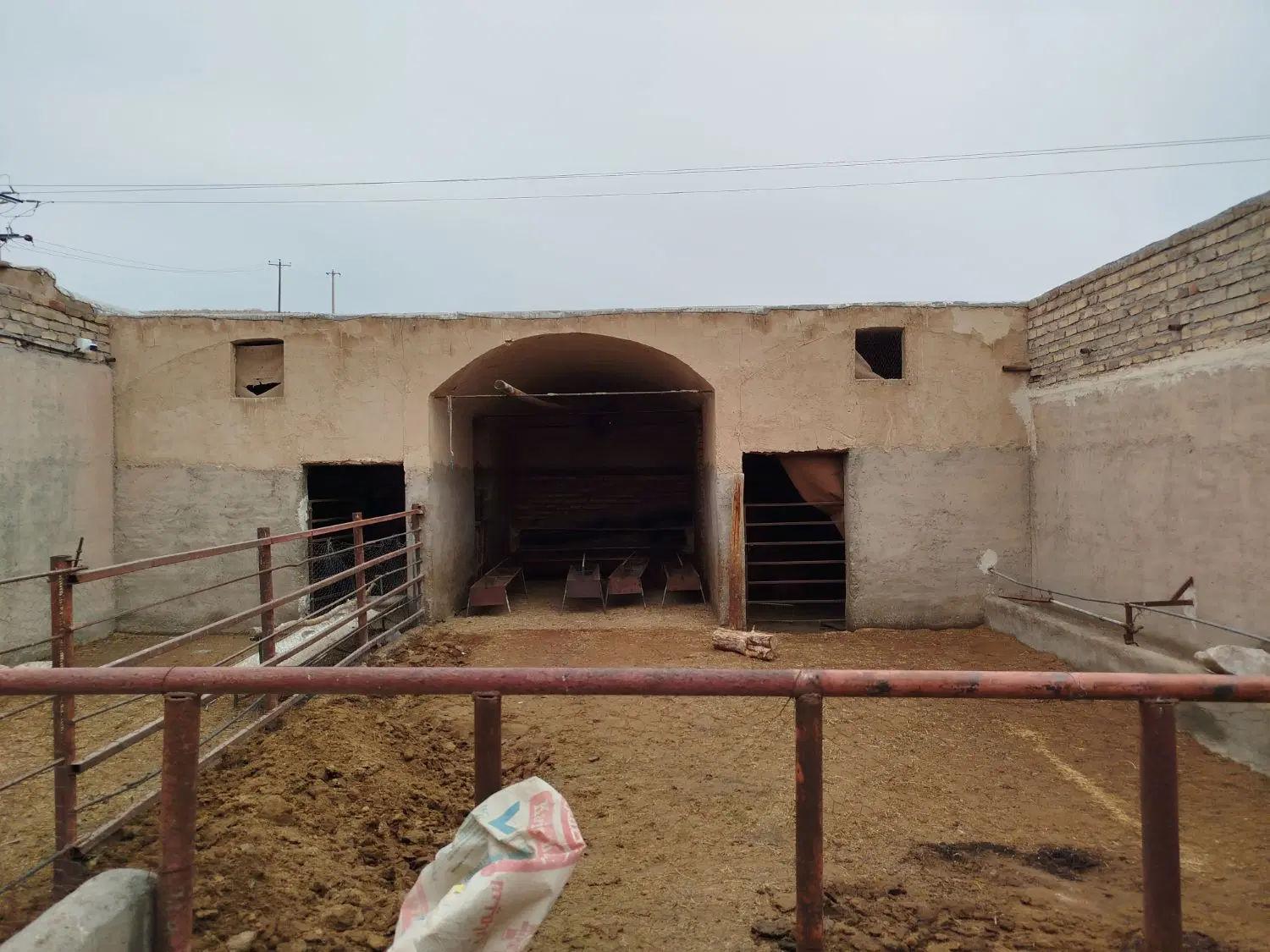 دامداری ۲۲۰متر