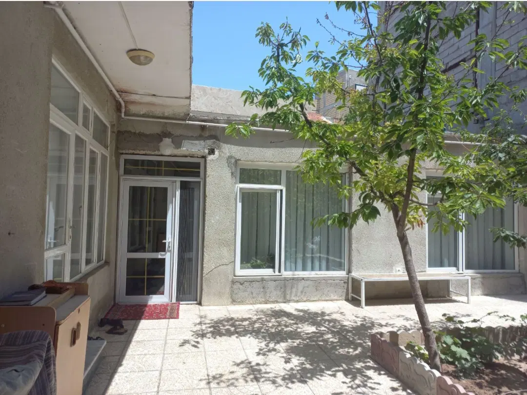 فروش یک باب حیاط