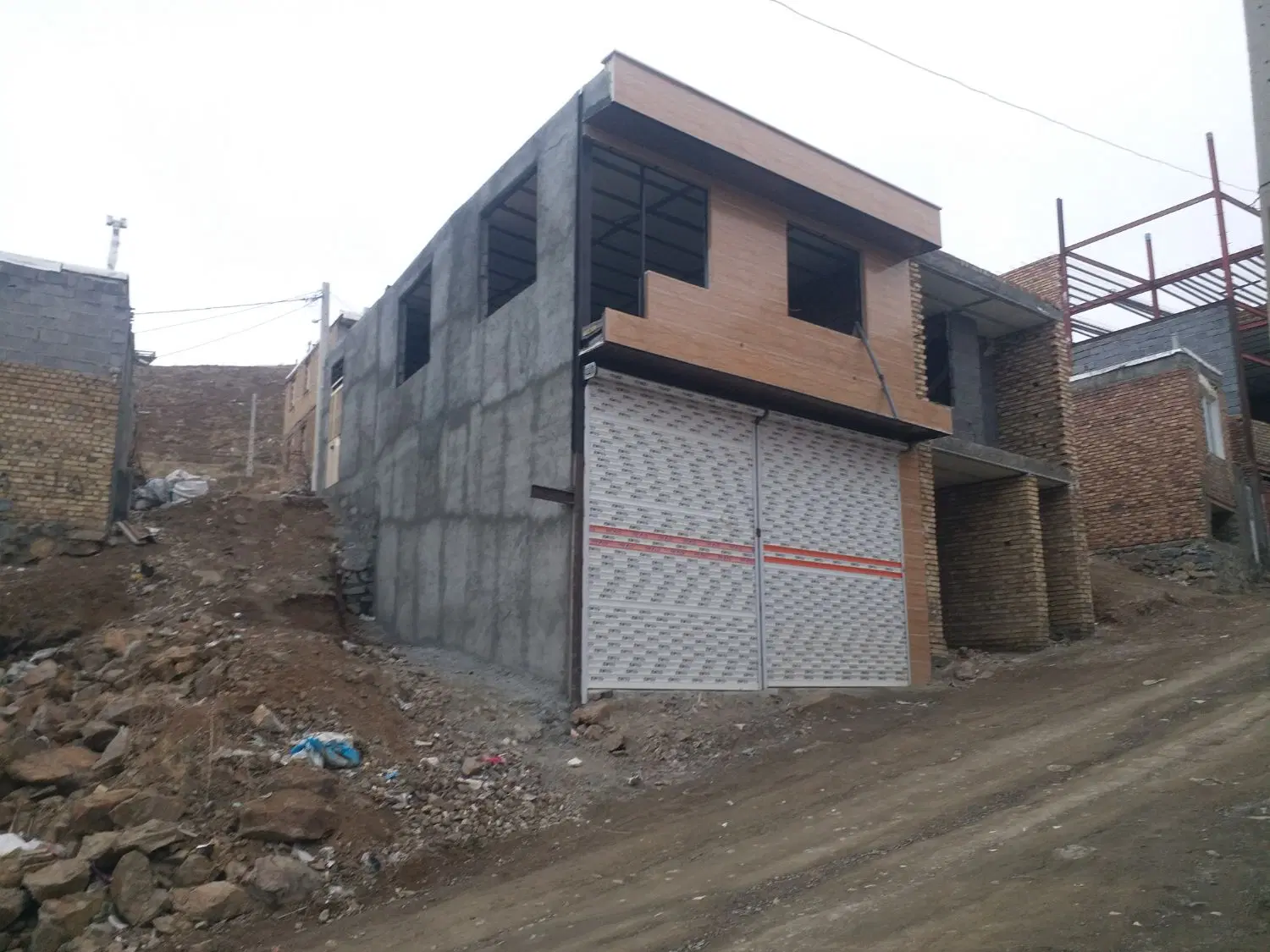 فروش یک باب ساختمان مسکونی وتجاری
