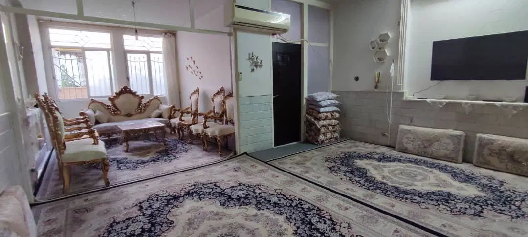 طبقه همکف زاویه کوچه ۱۲