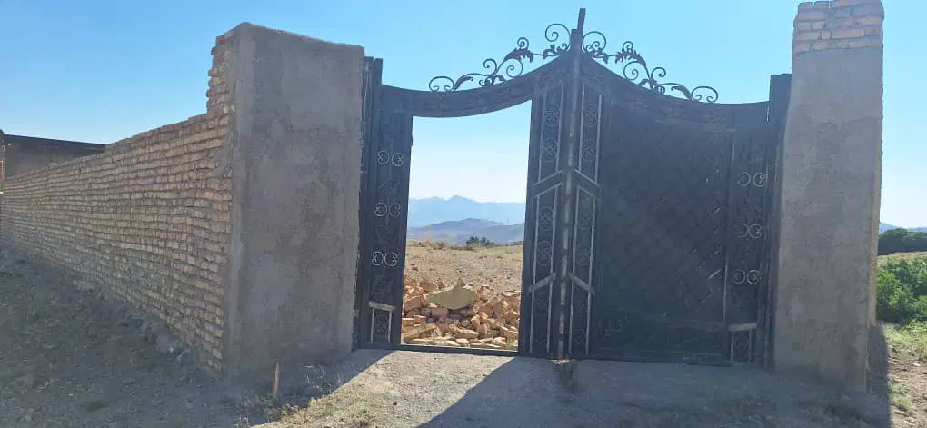 زمین ۱۰۰۰ متری چهادیواری کرشت