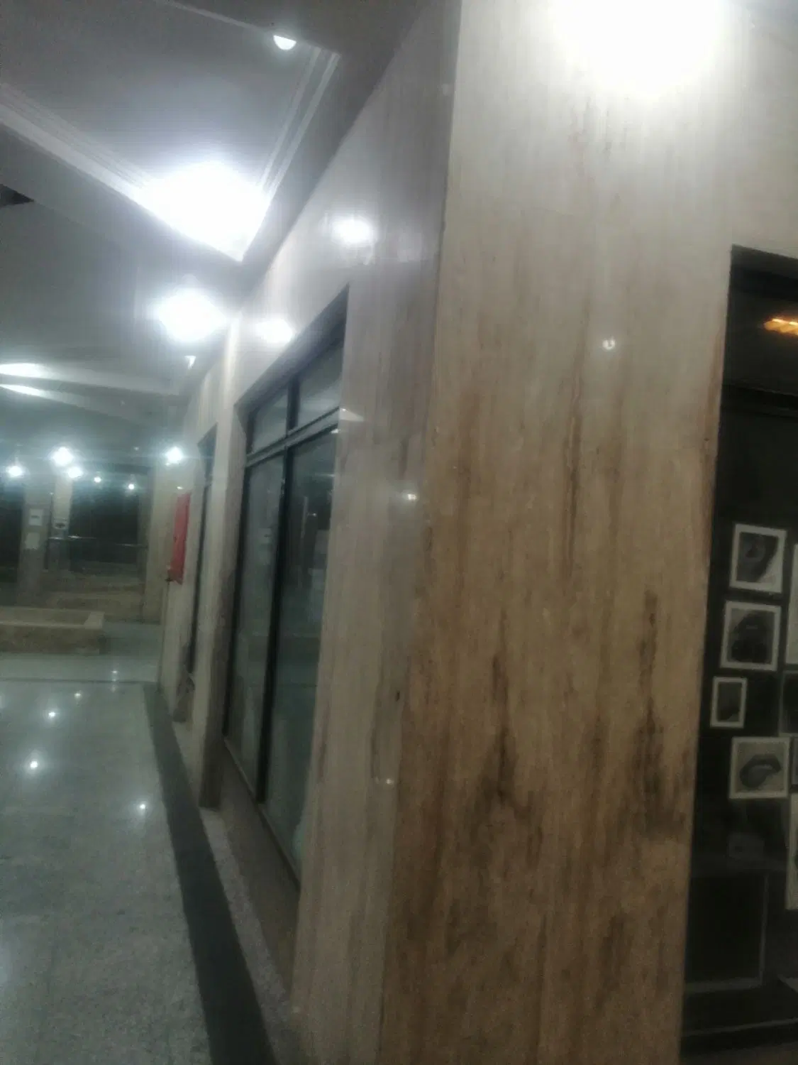 مغازه درپاساژنگین دز
