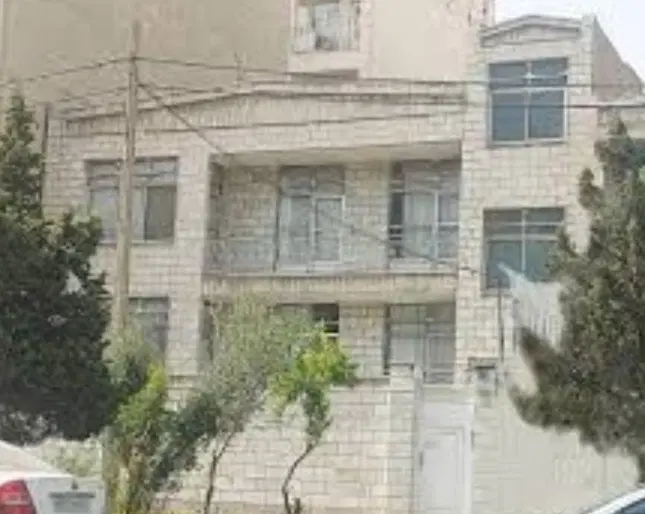 بر پاسداران ۳۵۰ متر بر پنج دارای سه طبقه بنا
