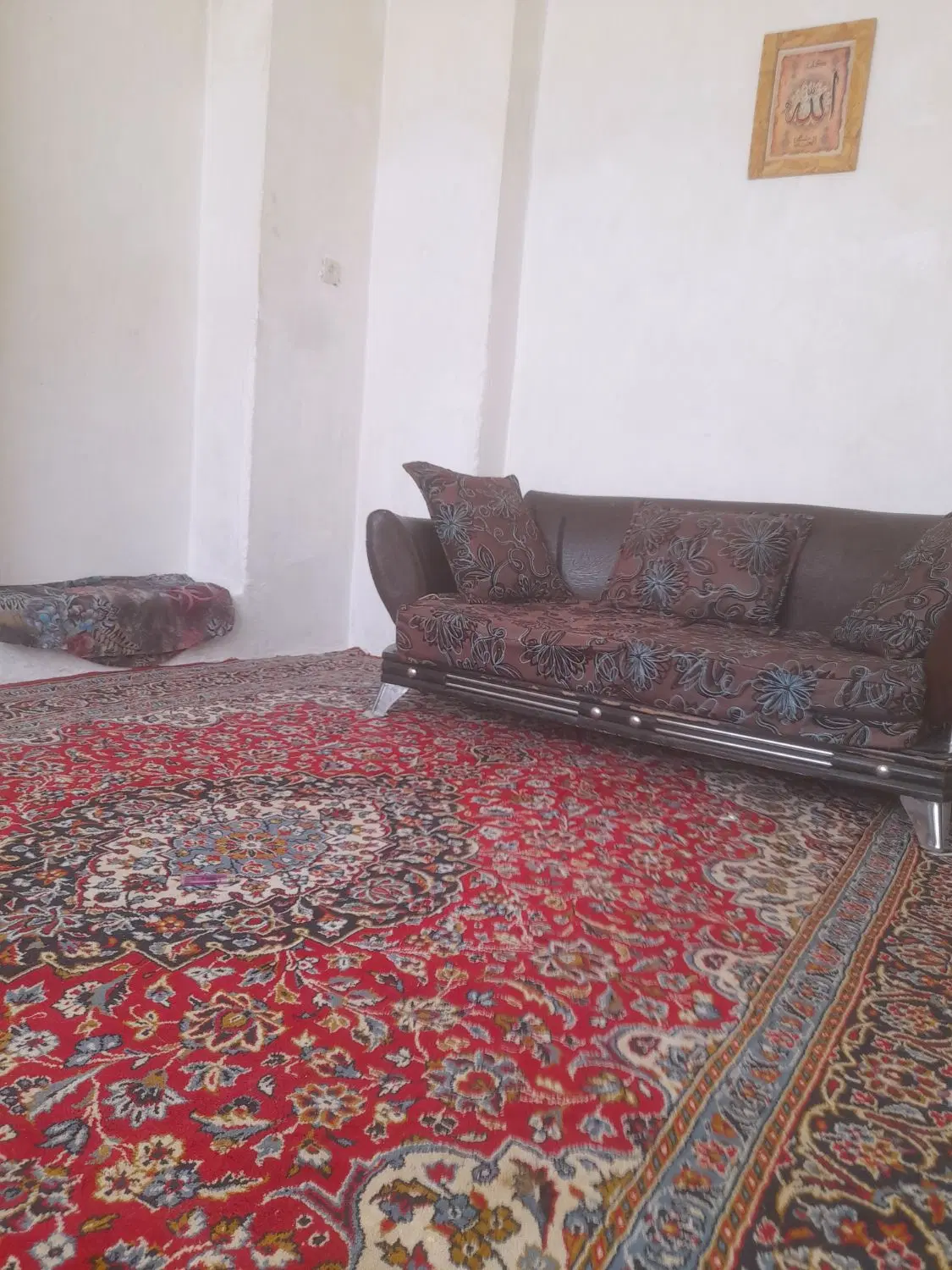 نیازمند‌‌به‌یک‌هم‌خونه‌‌درشهرک‌صادقیه