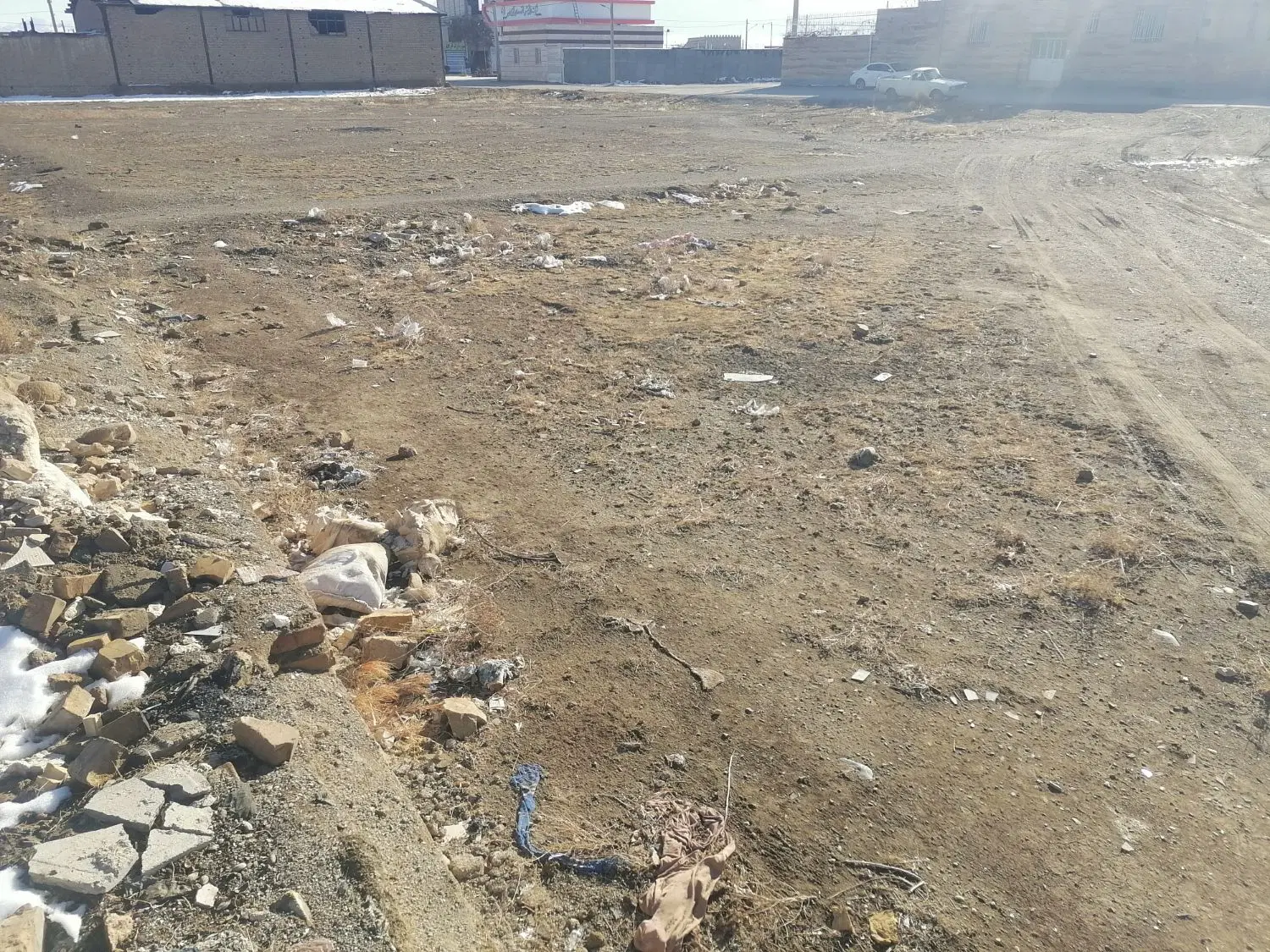 زمین 100متری.