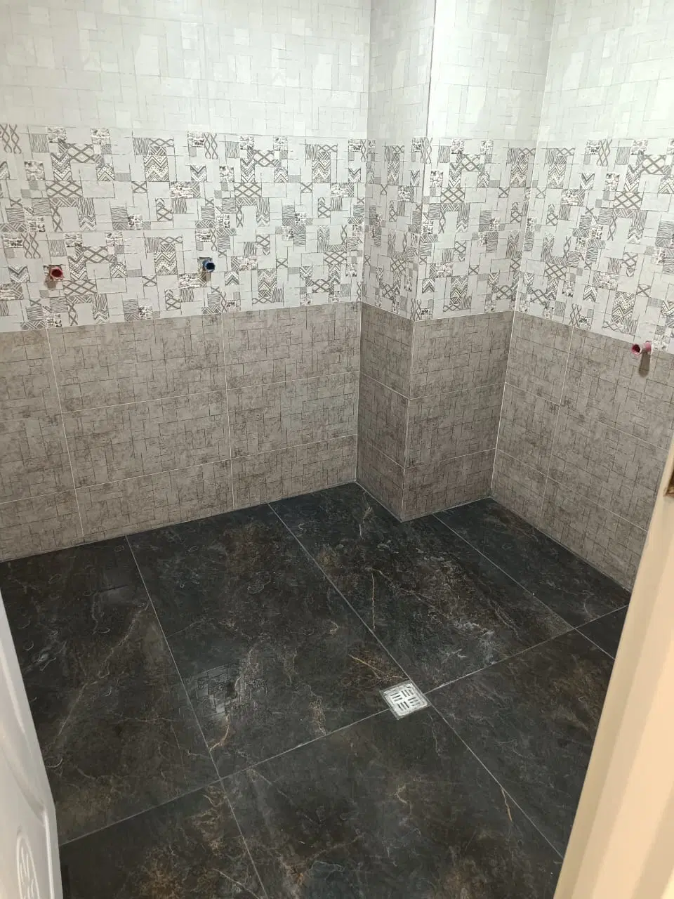حیاط در تقاطع پاستور