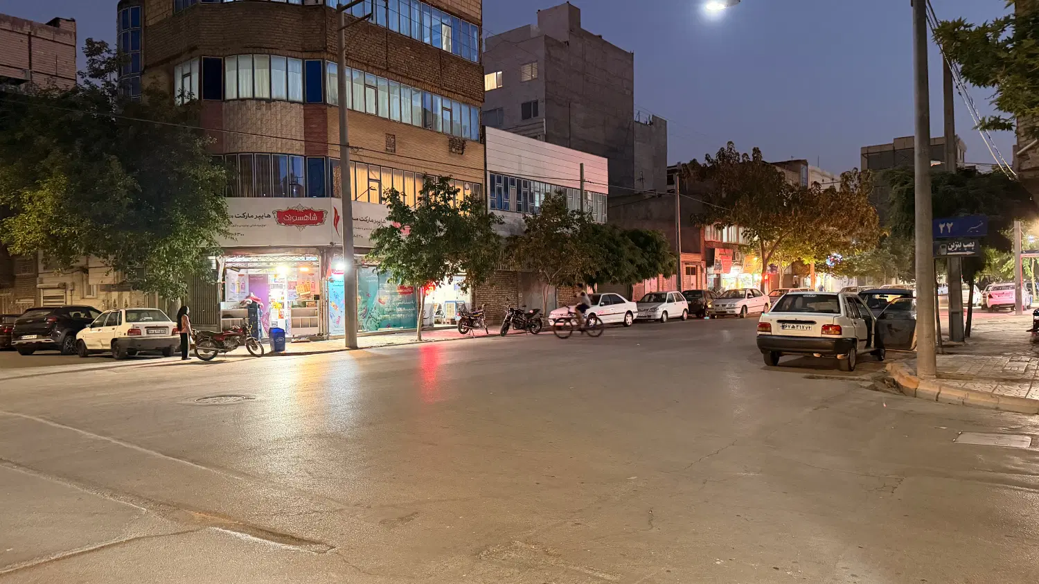 مغازه تجاری فروشی