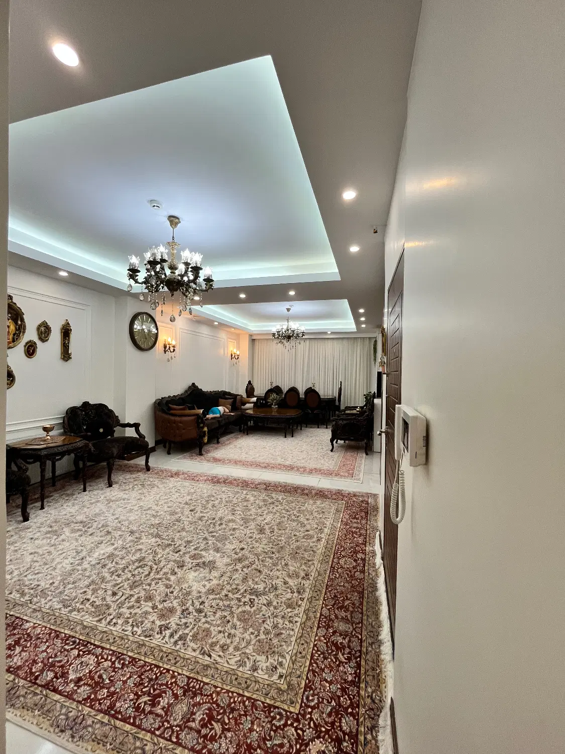خیلی تمیز تک واحدی با نوگیر عالی و لوکیشن عالی