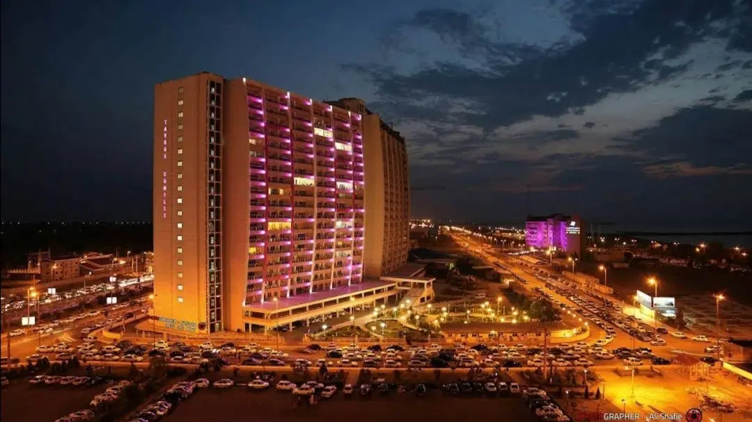 برج طاووس کاسپین لب دریا ۸۱ متر