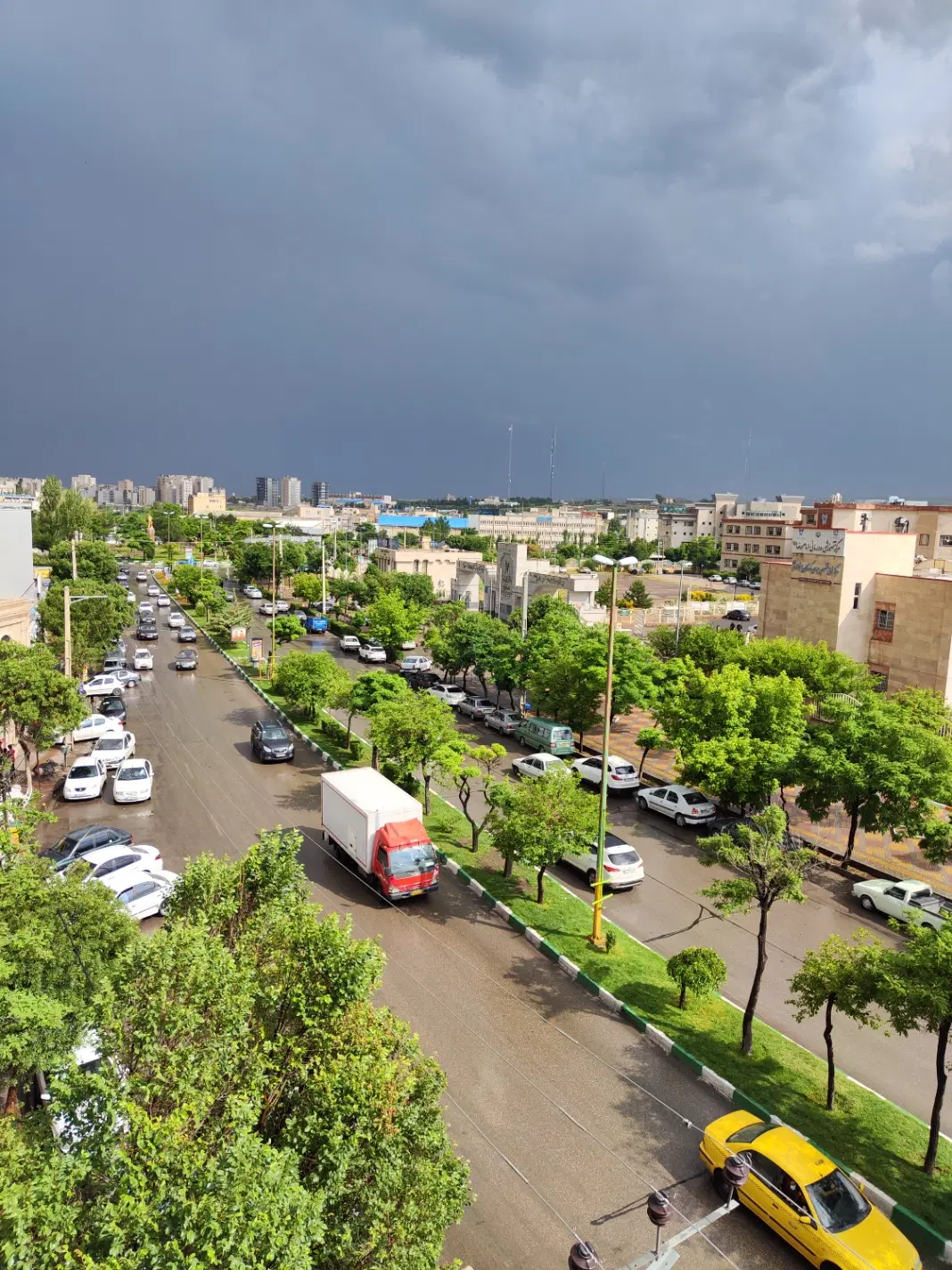 زمین نبش خیابان