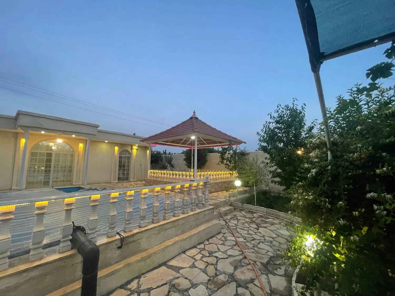 باغ ویلا با امکانات کامل سند شش دانگ تک برگ ملکی