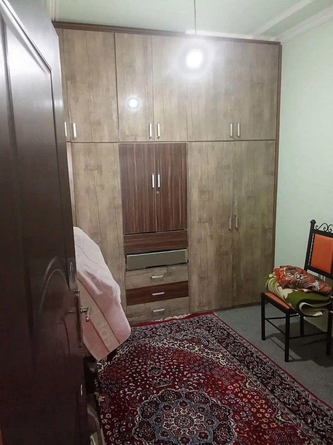 حیاط فروشی تمیز باغ معروف
