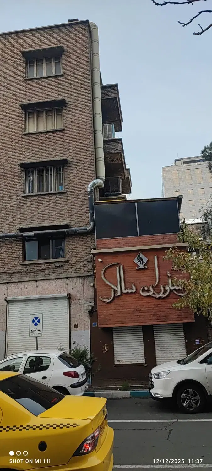 یک باب مغازه با موقعیت استثنائی