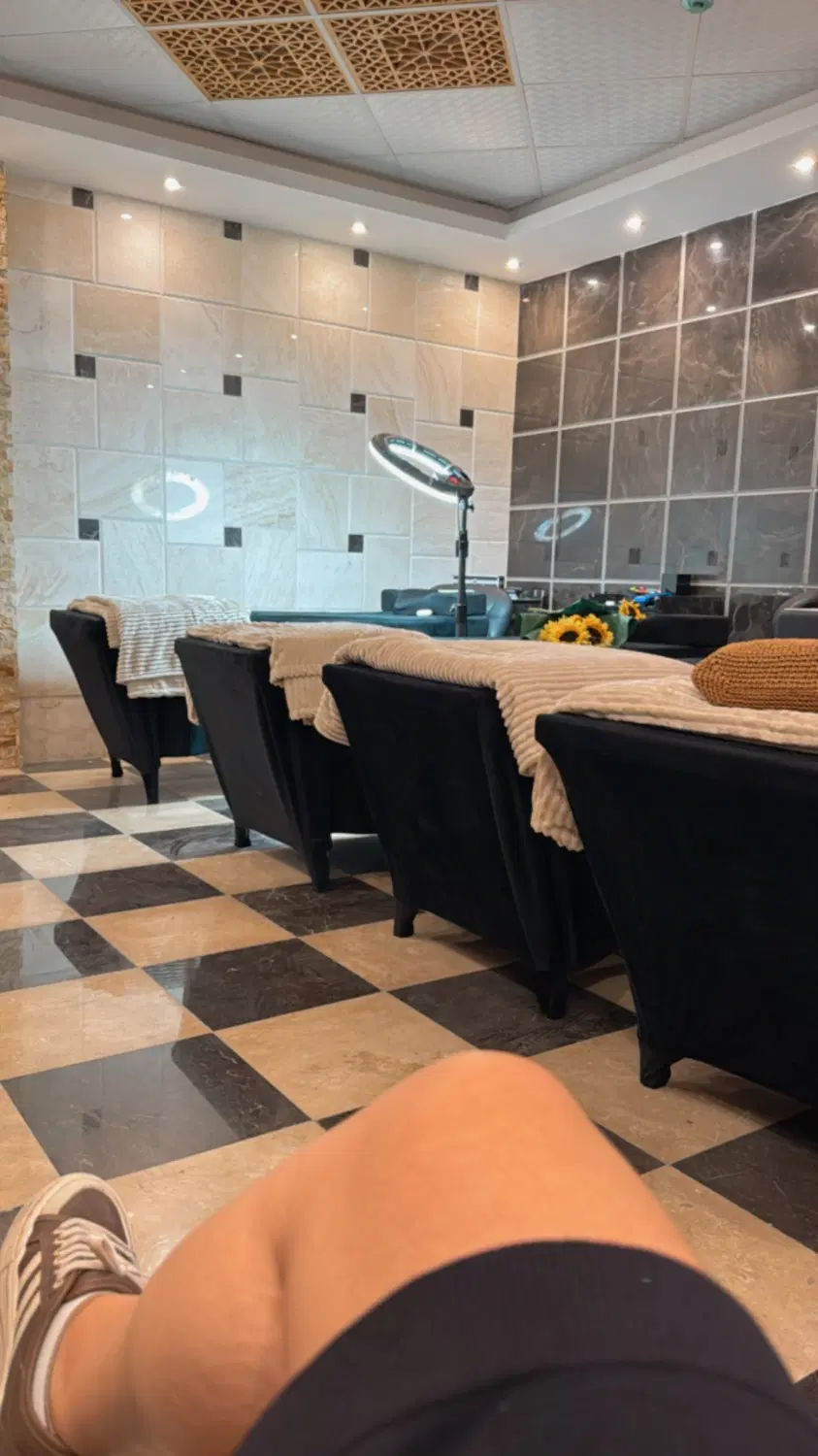 ناخن کار و مژه کار به صورت اجاره