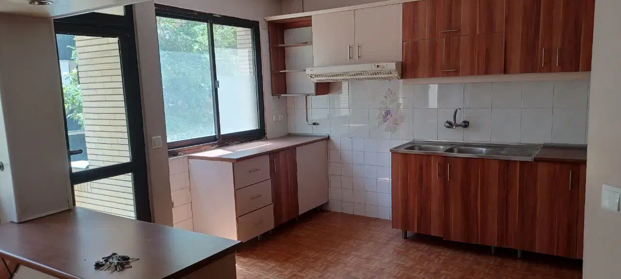 اپارتمان 100متری اقبال لاهوری طبقه اول