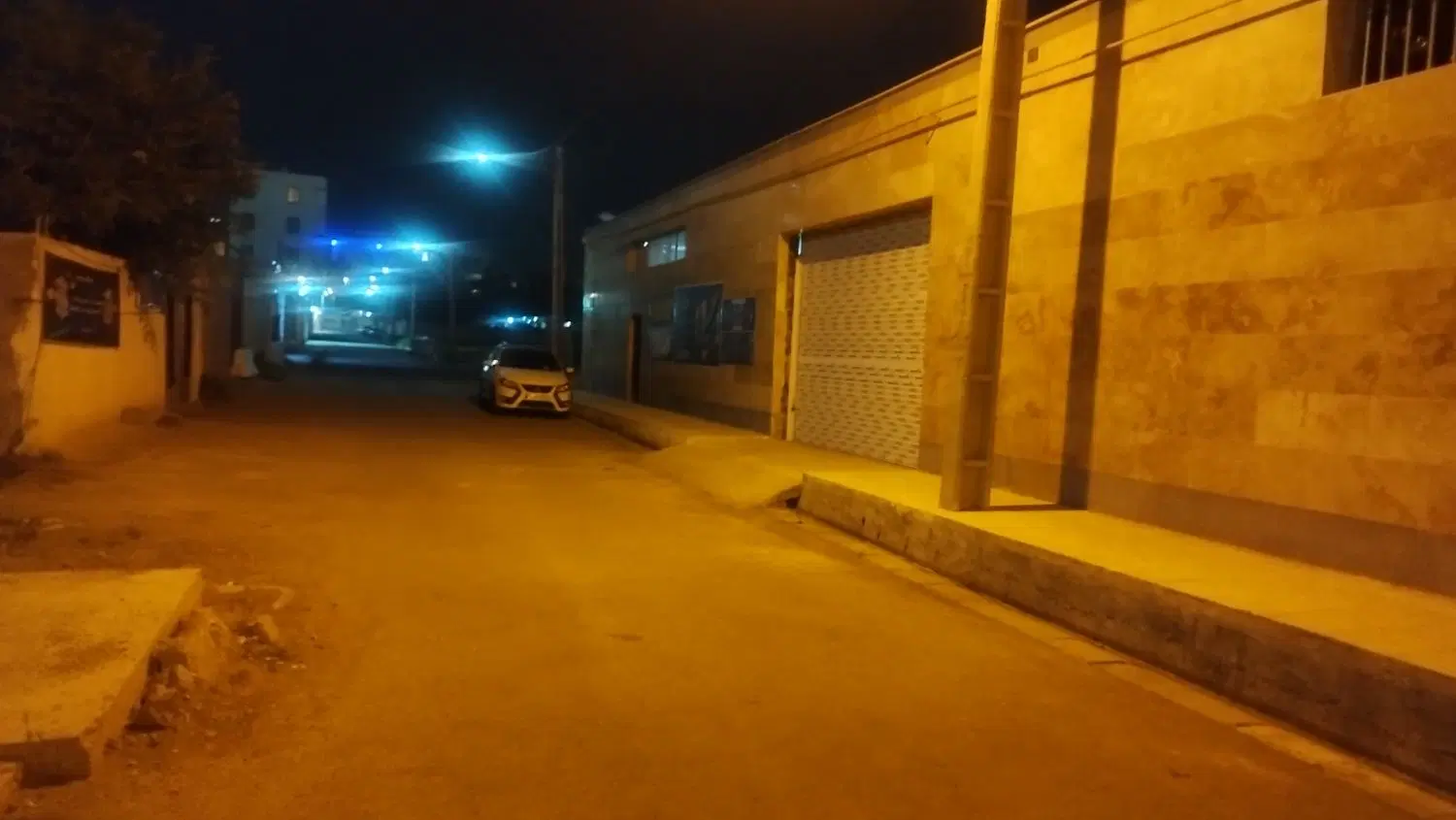 زمین فروشی