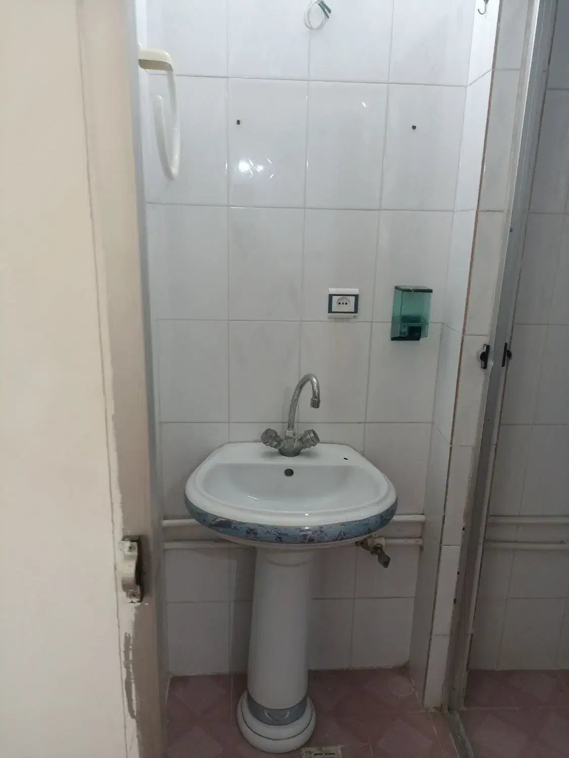 منزل مسکونی طبقه سوم دو خوابه