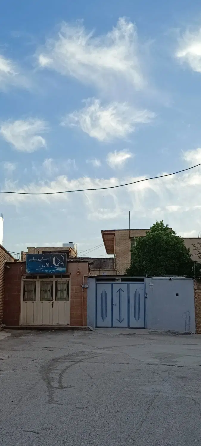 خانه دوطبقه کلنگی قابل سکونت