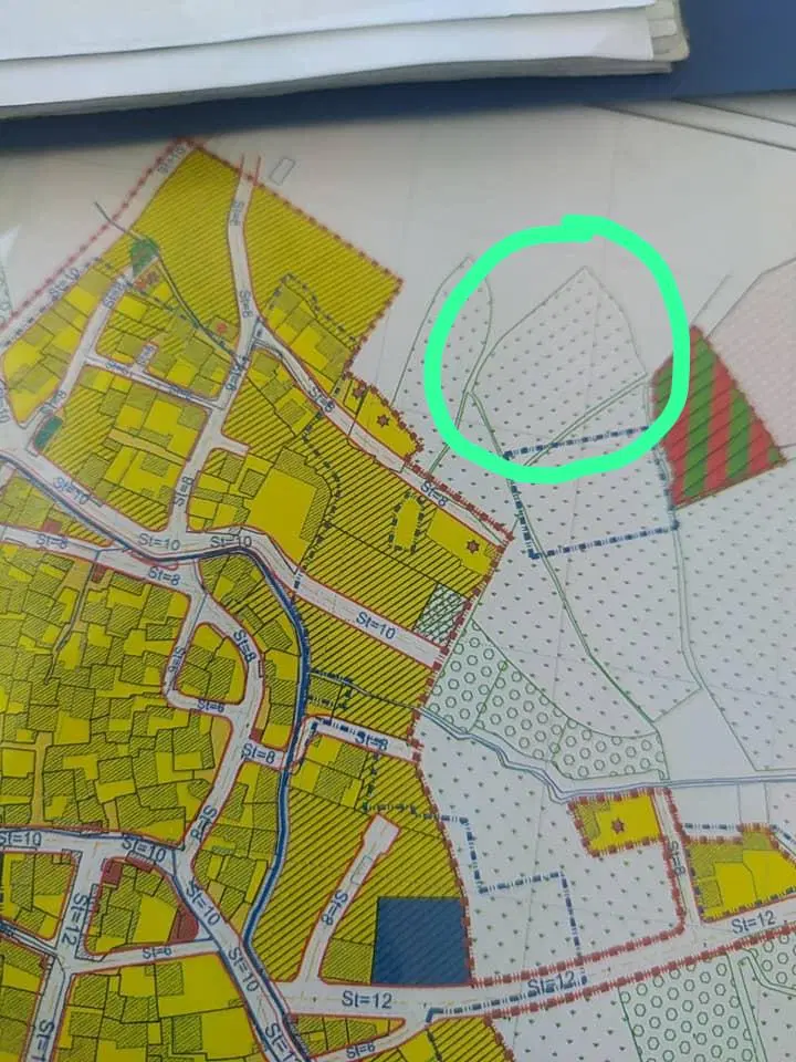 زمین گجوت نزدیک طرح