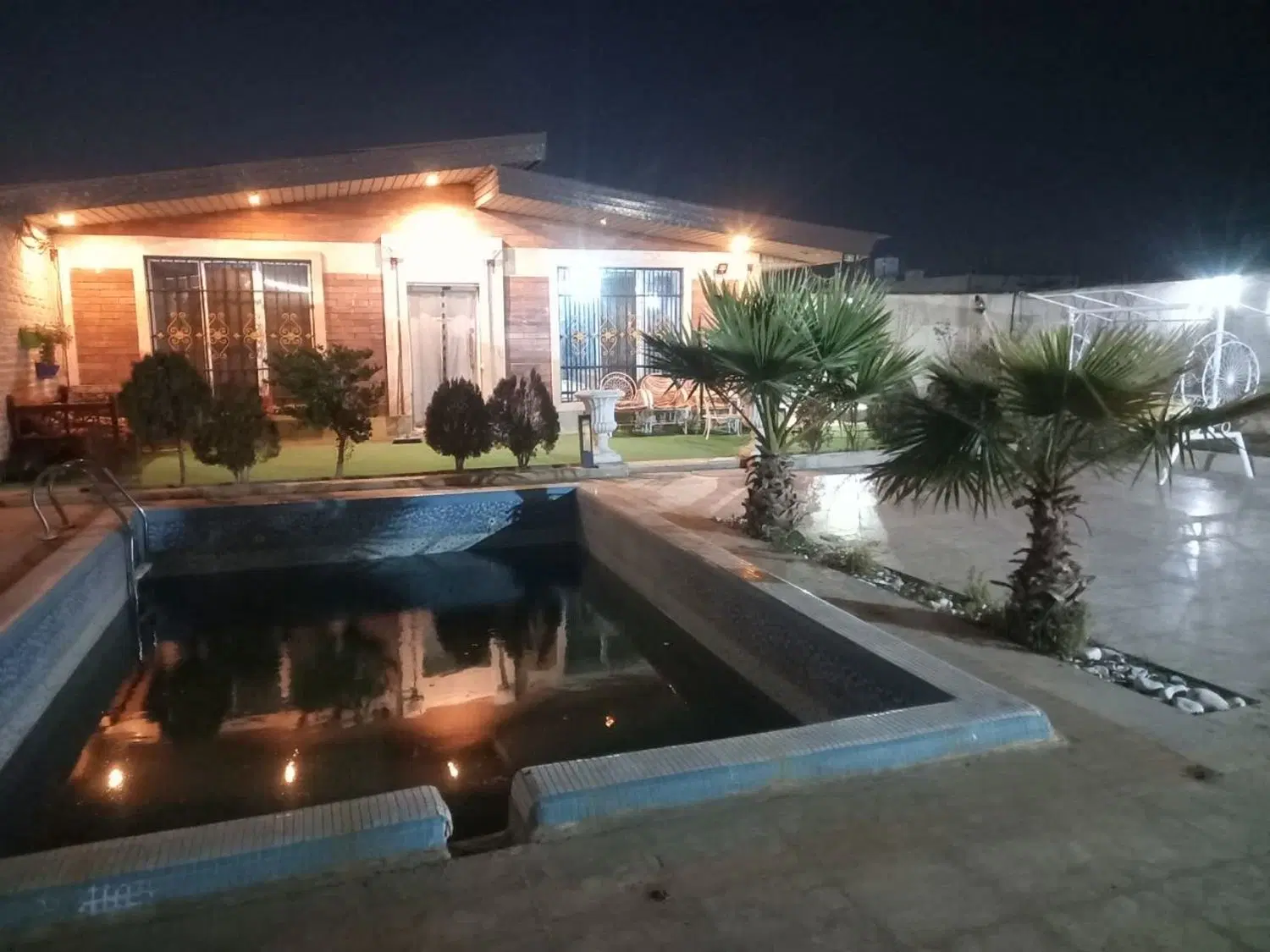 300 متر باغچه با 80 متر بنای مبله و استخر