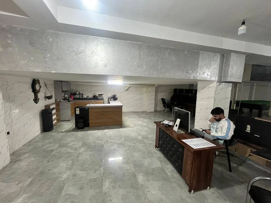 زیرزمین تجاری ۱۹۲ متر بر خیابان اردیبهشت، بهارستان
