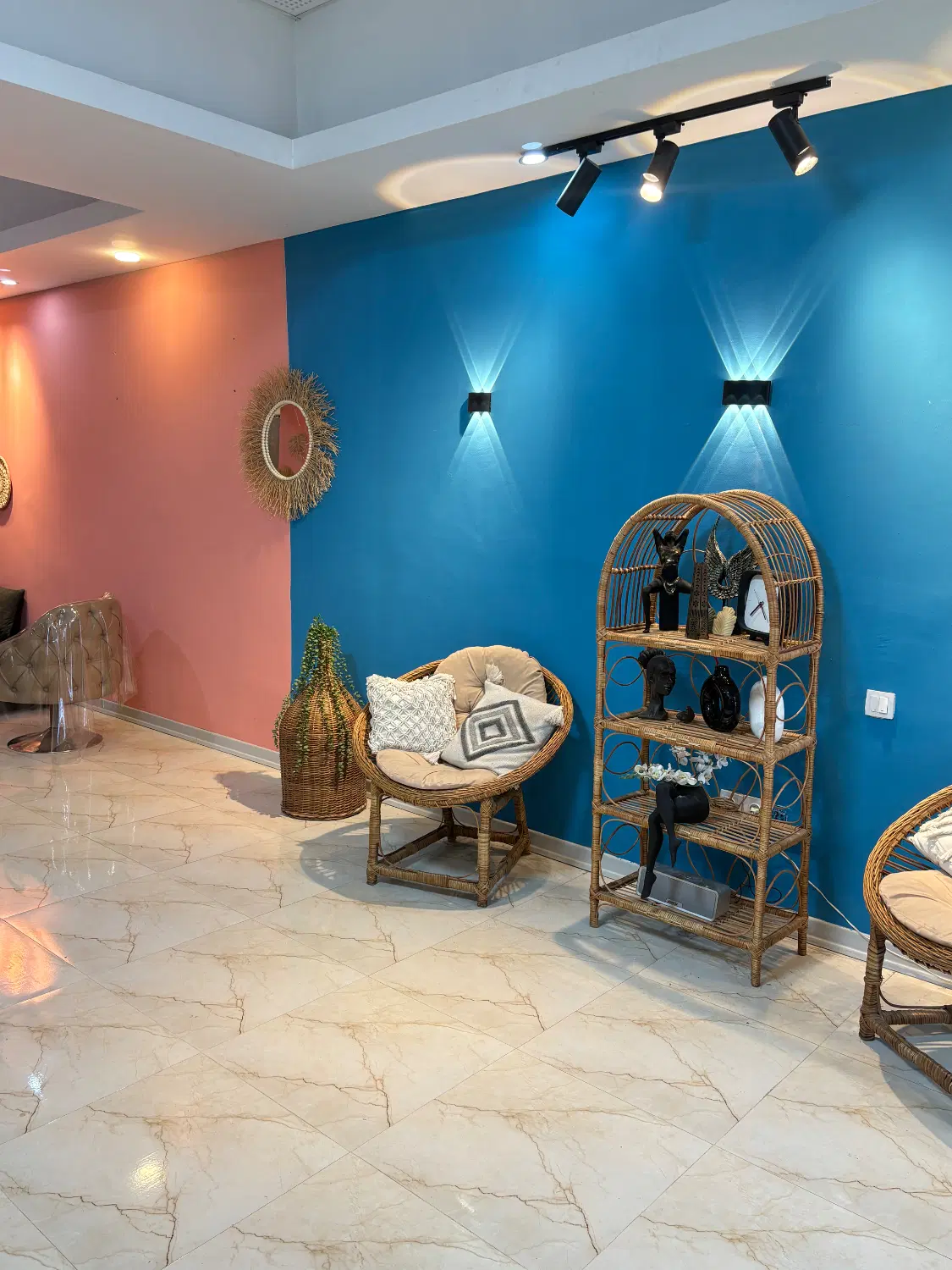 اجاره صندلی و تخت مژه فشیال میز ناخن