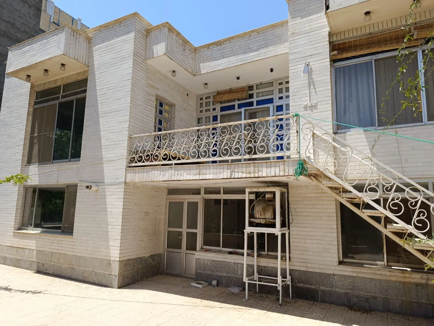 ۱۵۰ متر _ ۲ خواب _ حیاط‌دار _ امام خمینی