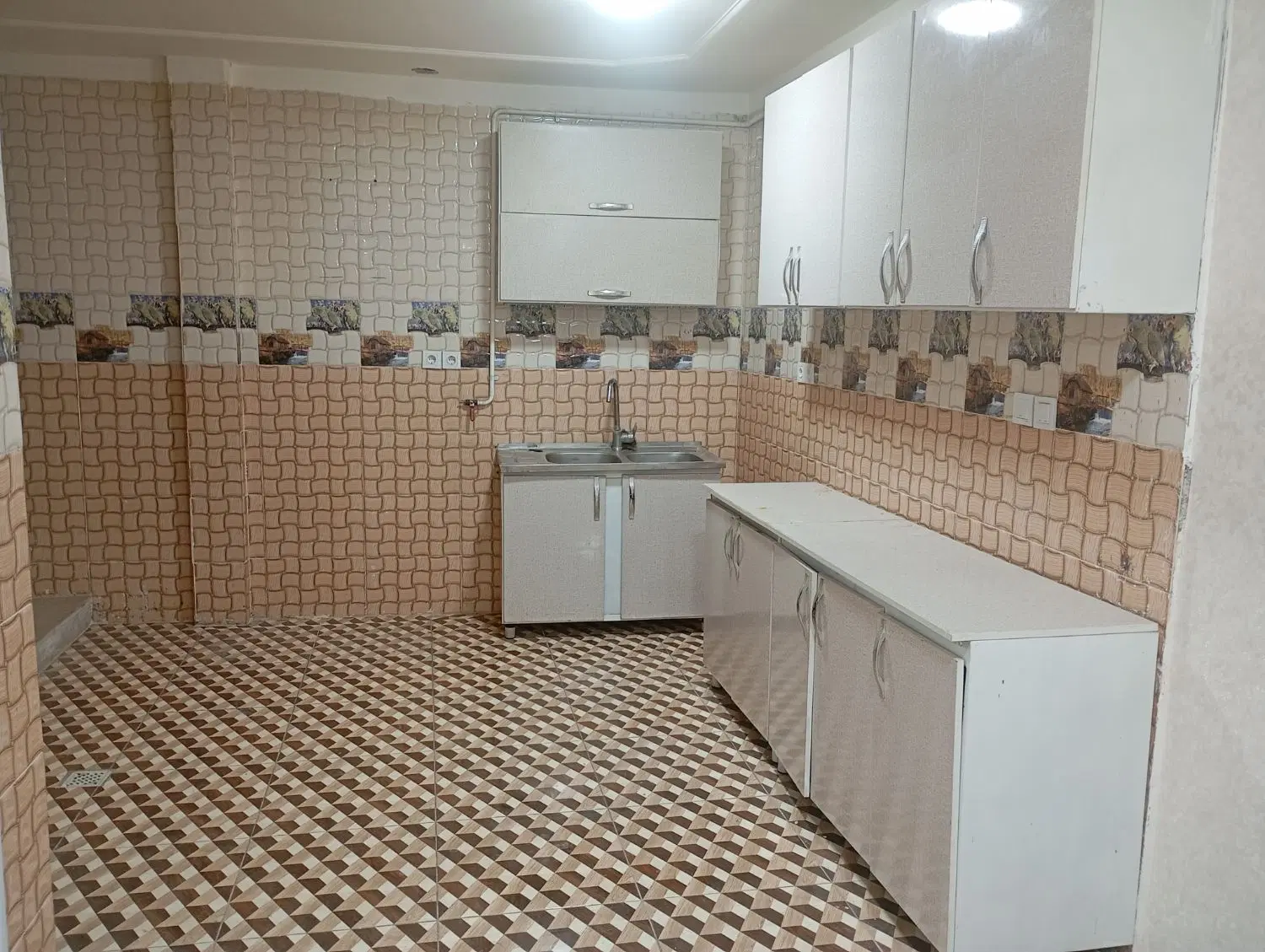 خونه طبقه اول دوبلکس  دو خواب حیاط دار