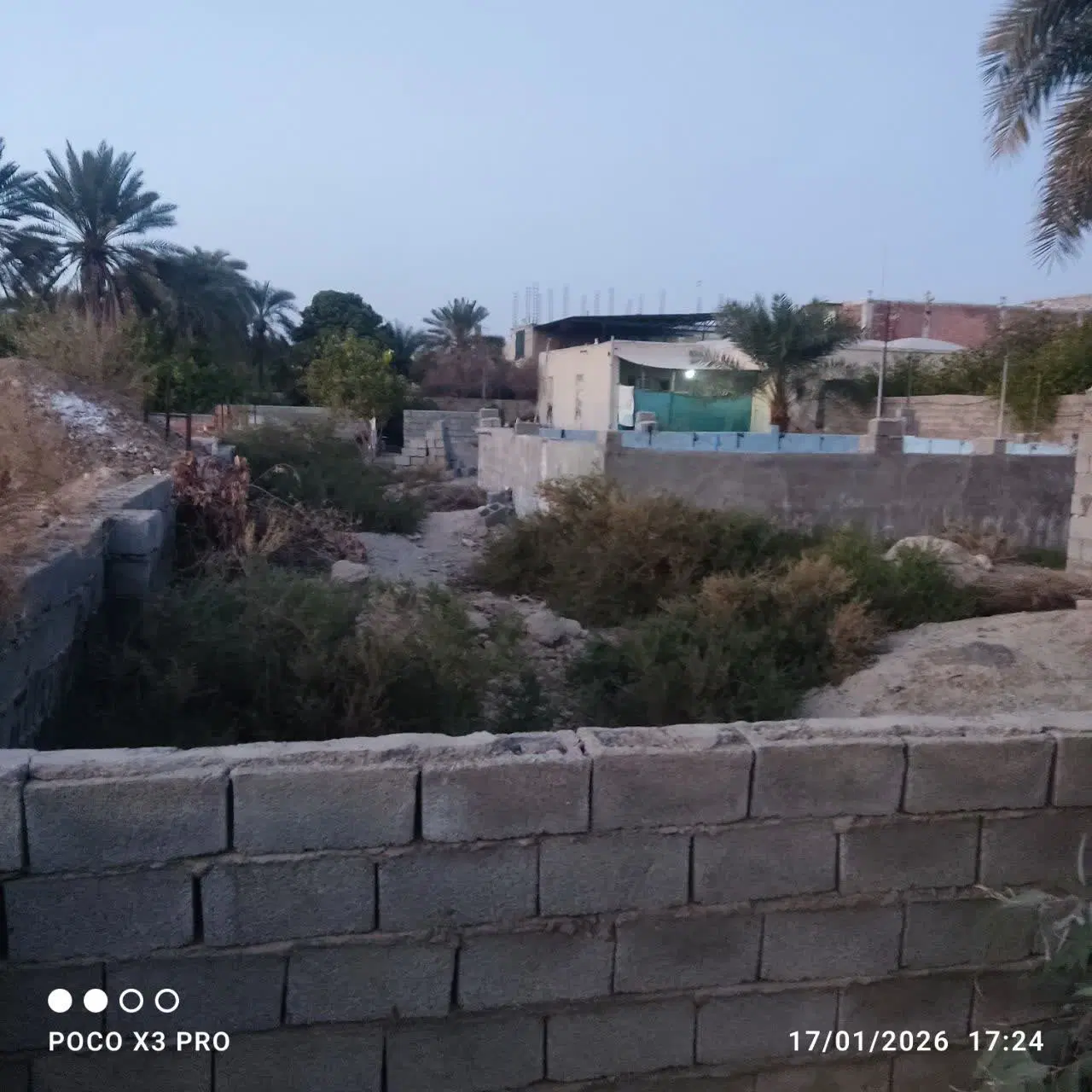 زمین مرکز شهر عنبراباد
