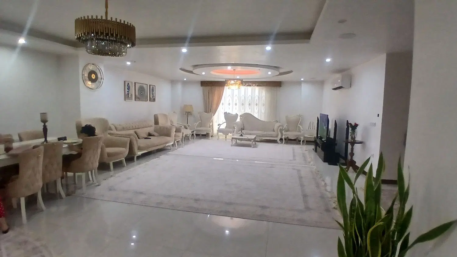 ۲۰۰ متری معلم طبقه یک