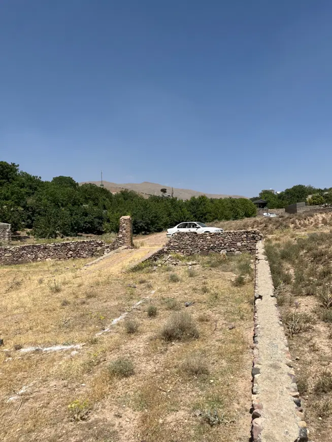 زمین ۳۰۰ متر فشند با آب کنتور قانونی