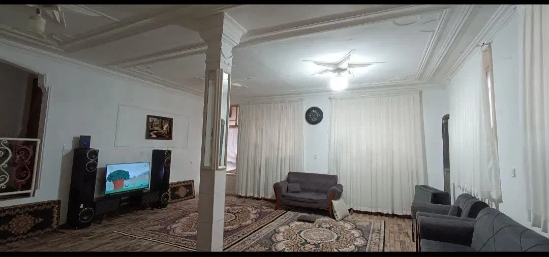 فروش منزل مسکونی دربست به متراژ۲۵۰ متر
