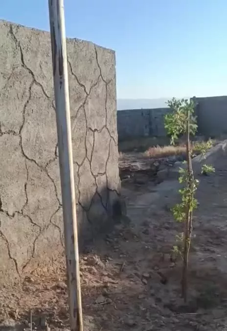 باغ نیمه اماده در مجتمع