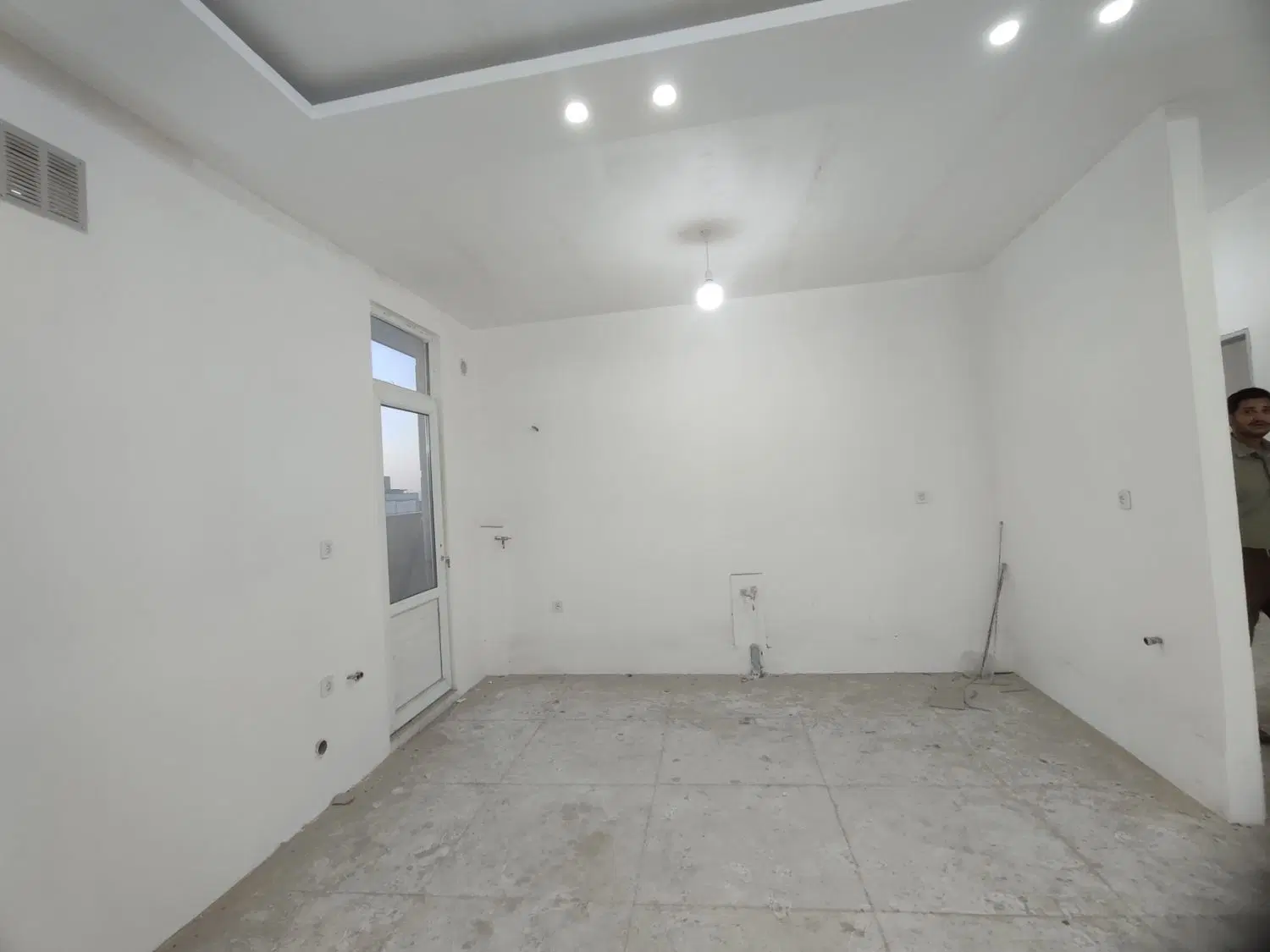 ۱۱۷متر صفرپارکینگ  اختصاصی آسانسور۲خواب غرق نور