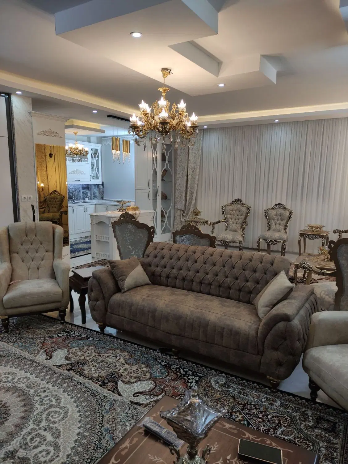 آپارتمان فروشی ۱۳۰متری سر دونبش غرق نور