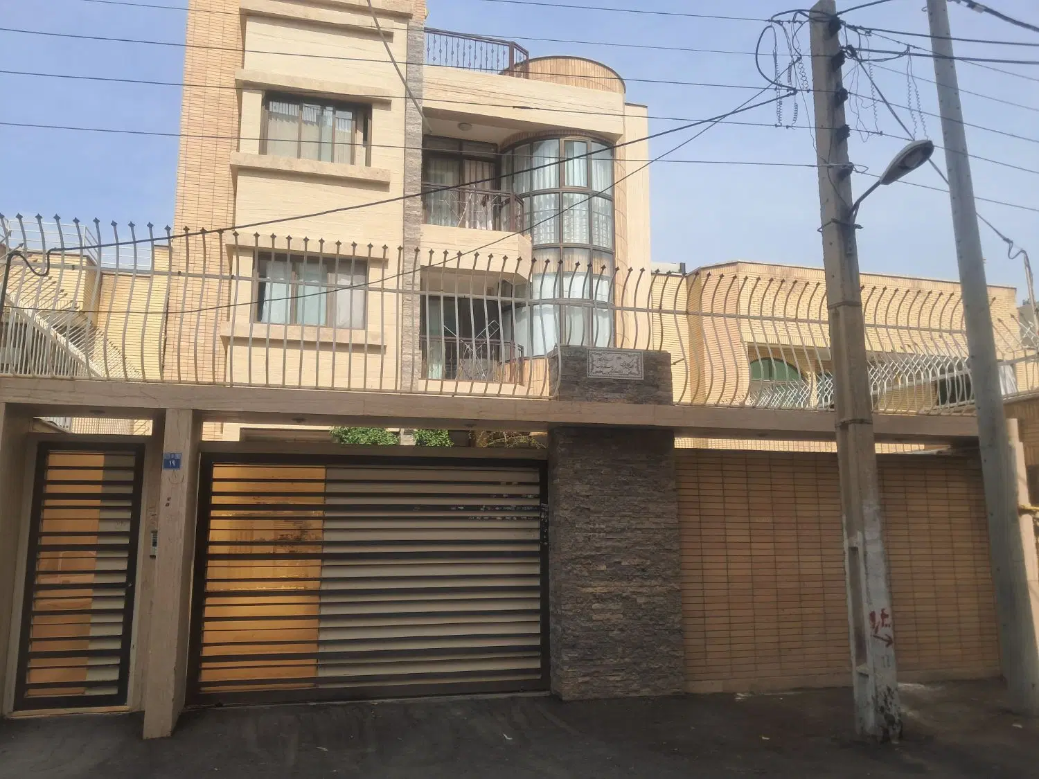 اپارتمان 130 متری همکف با روحیه