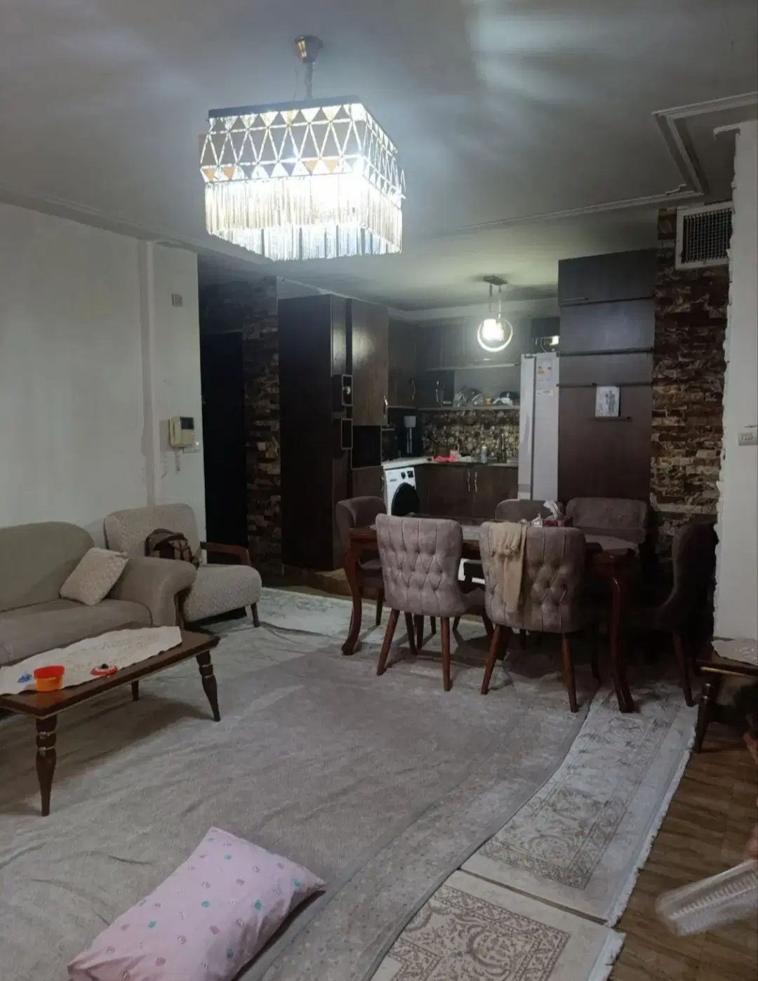 ۷۰ متری ۶ واحدی دارای قدرالسهم دوبر _ اندیشه