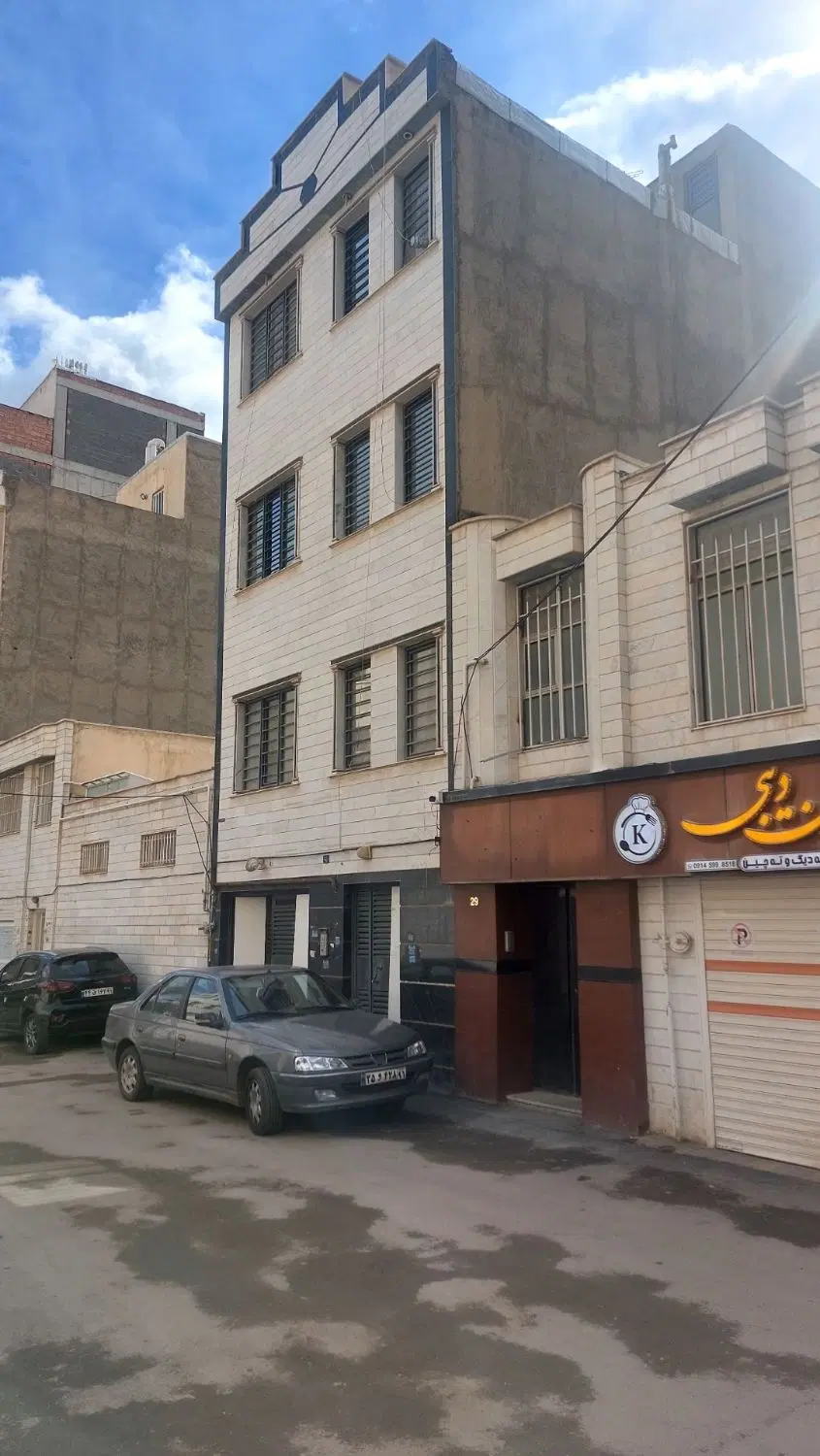 فروش سه طبقه با پیلوت یکجا شهرک آزادی