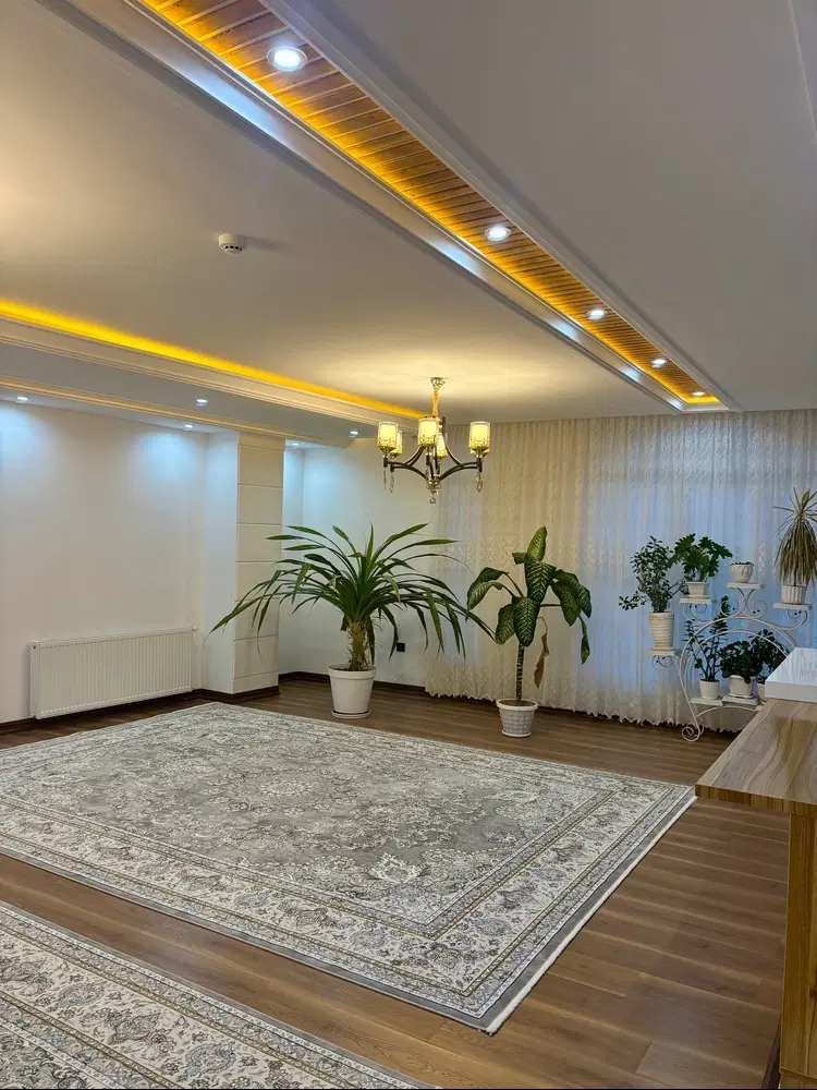 آپارتمان۱۳۰متری بسیار شیک خیابان ملک