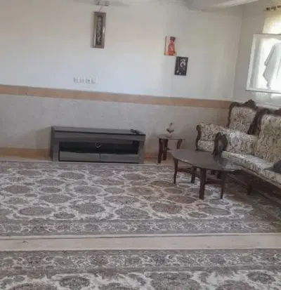 همخونه خانم ...اتباع هم باشه میپذیرم
